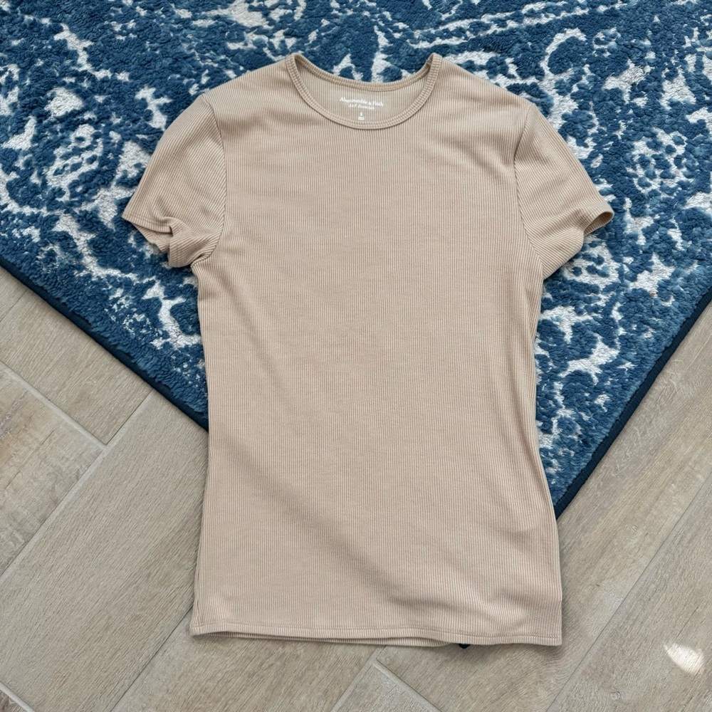 Abercrombie Women’s Featherweight Rib Tuckable Baby Tee - Sz S